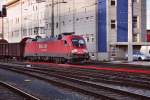 BR 182 Aus Richtung Linz kommend: 182 021-6 mit ihrem GZ in Salzburg am 22.03.10