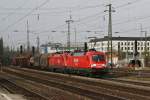 182 012 + 1116 188 mit einem gemischten G�terzug am ...