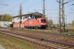 BR 182 182 020, in Lehrte am 23.04.10, bei der einfahrt.