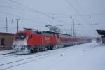 182 005-9 steht während einer Wendepause im Cottbuser Bahnhof.
Aufgenommen ... 182 005-9 steht während einer Wendepause im Cottbuser Bahnhof.
Aufgenommen ...