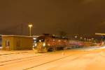 BR 182 182 008-3 steht mit ihrem RE 28184 (Cottbus-Leipzig Hbf) am Abend des 02.01.2010 abfahrbereit in Cottbus.  