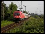 182 007 mi IC2022 bei der Einfahrt in Duisburg Hbf, ...