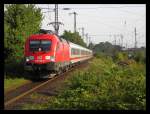 182 002 mit IC2022 in Duisburg Hbf bei der Einfahrt, ...