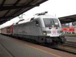�berraschenderweise konte ich die Porsche-Werbelok 182 004-2 mit einem Regionalexpress ...