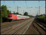 BR 182 182 006 mit dem 2022 bei der Durchfahrt durch Duisburg Rahm, 07.07.2010