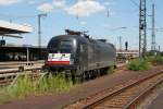 br-182-dispolok ES 62 U2-017 wird von Unkraut �berwuchert.Aufgenommen am 05.07.10 in Karlsruhe Hbf.