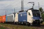 br-182-dispolok WLB ES 64 U2-068 zieht am 17.7.10 Railpool 185 683 und Containerzug durch Ratingen-Lintorf