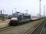 Ausfahrt der 182 514, MRCE ES64U2-014 mit IC 1911 von ...