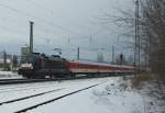 br-182-mrce Auch auf der KBS 613 wird schwarz gefahren. ES 64 U2-074 mit AZ 1392 in Fahrtrichtung Norden durch Eschwege West. Aufgenommen am 02.02.2010.