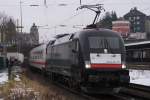br-182-mrce ES 64 U2-017 + ES 64 U2-001 fuhren am 06.02.2010 um 12:57 Uhr mit einem ICE Ersatzzug durch Wuppertal Steinbeck