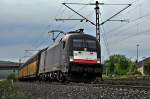 aus Richtung Gem�nden kommt ES 64 U2-005 durch den Bf ...