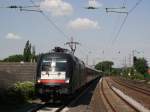 br-182-mrce MRCE Taurus die erste!
ES64 U2-036 durchf�hrt mit einem Schweizer Nachtzug den Hauptbahnhof von M�lheim an der Ruhr Richtung Dortmund.

