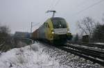 Es 64 U2-065 der Boxxpress mit einem Containerzug bei Deining.(16.1.2010) ...