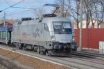 br-182-private ES 64 U2 - 100 der Hupac mit einem leeren Autotransportzug in Rathenow. Netten Gru� zur�ck an den Lokf�hrer. 04.03.2010