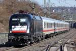 Die ES 64 U2-017 (182 517) mit IC 2862 in ...