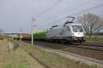 br-182-private ES 64 U2 - 101 (182 601-5) zur Zeit von der Raildox GmbH & Co. KG gemietet mit einem Holzzug zwischen Gro�wudicke und Rathenow wohl in Richtung Arneburg unterwegs. 15.04.2010