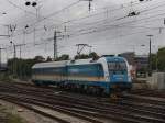 Die 183 002 am 04.09.2009 bei einer Rangierfahrt im Regensburger ...