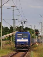 BR 185 Lokportaits 185 CL-009 kommt am Abend des 22.06.2010 mit einem Containerzug durch den Bf K�nigslutter