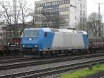 BR 185 Lokportaits 185 524-6 mit langem G�terzug in K�ln West.