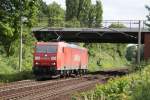 BR 185 mit Zugen 185 182-3 Lz in Limmer am 24.06.09