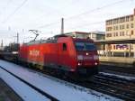 185 172-4 mit Ihrem G�terzug in Richtung M�nchen Ost Rangierbahnhof. ...