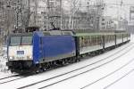 BR 185 mit Zugen Die 185-CL 001 mit 5 Eurostrandwagen fahren als RE13 f�r die Eurobahn, in Wuppertal Elberfeld am 01,02,10