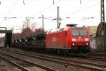 185 198-9 mit dem Mannesmann R�hrenzug am B� Ripshorsterstr.
5.2.2010  ...