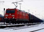 185 268-0 steht am 11.02.2010 mit einem Kesselzug in Aachen ...