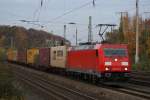 185 315-9 mit einem Containerzug in K�ln West am 31.10.2009 ...