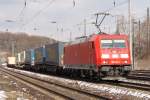 185 244-9 mit einem Containerzug in K�ln West am 06.03.2010 ...