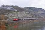 eine 185er mit einem Autozug bei Retzbach aus Richtung W�rzburg ...