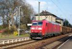 185 062-7 durchf�hrt Hochstadt mit vielen �BB- Wagen in Richtung ...