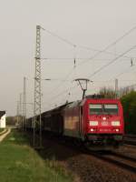BR 185 mit Zugen 185 363 -9 kurz vor Rotem Singal in Mangolding am 23.04.2010.