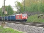 Eine 185 190-6 mit beladenen Niederbordwagen.
  ...