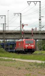 185 304 am 02.06.2010 bei der Durchfahrt durch Regensburg Ost. ...