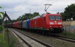 185 063-5 mit einer angemieteten Lok kommt hier mit einem ...