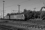 BR 185 mit Zugen Zwei E-Loks der BR 185, fahren am 17.06.10 einen Kalkganzug durch Lehrte.