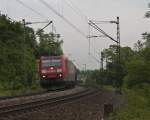 BR 185 mit Zugen 185 188-0 mit �ler am 2. Juni 2010 bei Istein.
