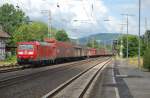 185 015-5 mit G�terzug (vermutlich Autoteile) am 06.07.2010 durch Kreiensen ...