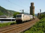 BR 185 mit Zugen 185-579 durchf�hrt am 16.7.10 mit einem Containerwagenzug Oberwesel.