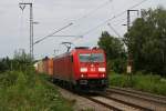 BR 185 mit Zugen 185 320 mit einem gemischten G�terzug am 17.07.2010 bei Freilassing.