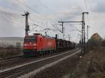 BR 185 mit Zugen Die 185 188 am 02.04.2010 mit einem Blechrollenzug unterwegs bei Obertraubling. 