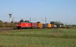 BR 185 mit Zugen Mit einem KLV-Zug in Richtung S�den passiert die Mannheimer 185 177 am 24. April 2010 den markanten Fernsehturm von Wiesental. Der Zug hat den Haltepunkt der Ortschaft vor wenigen Augenblicken durchfahren.