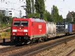 185 274 mit G�terzug von M�nchen-Ost kommend am Heimeranplatz  ...