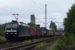 br-185-private 185 565-9 mit Containerzug in Hamburg Unterelbe am 09.07.2009