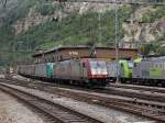 Die 185 592 mit ...  Christian Maier 31.08.2011