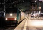 BR 186 DB 186 130-1 mit dem EC 40 'Berlin-Warschau-Express' gerade aus Warschau in Berlin angekommen (Nachts in Berlin Hauptbahnhof, 11.12.2009)