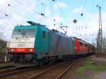 Cobra 186 233 zieht am 31.03.2010 151 043-7 und einen ...