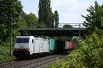 BR 186 186 140 von ITL mit einem Kistenzug am 23.5.10 in Limmer.