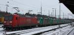 Die 145 052-7 stand ...  Richard 19.12.2010